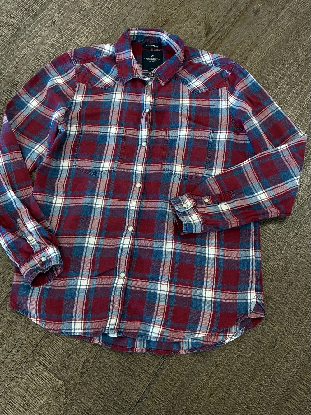 American Eagle Outfitters Men's Red and Blue Plaid Button-Down Shirt